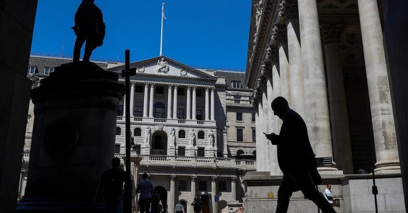 découvrez l'histoire, le rôle et l'importance de la banque d'angleterre, l'institution financière centrale du royaume-uni. explorez son impact sur l'économie, la politique monétaire et les réglementations bancaires.